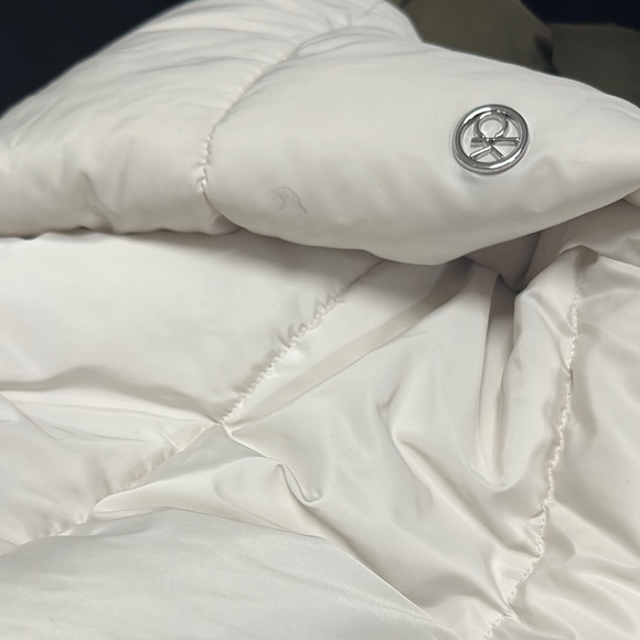 Calvin Klein Bone Puffer Jacket with High Collar but without hood - Picture 2 of 3